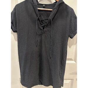 Men's black short sleeve shirt with ties in front a hoot in the back